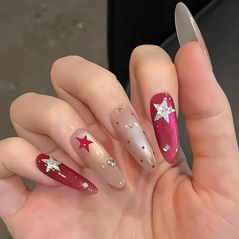Artistic Press-On Nail Set with Glamorous Star Accents Stornfield