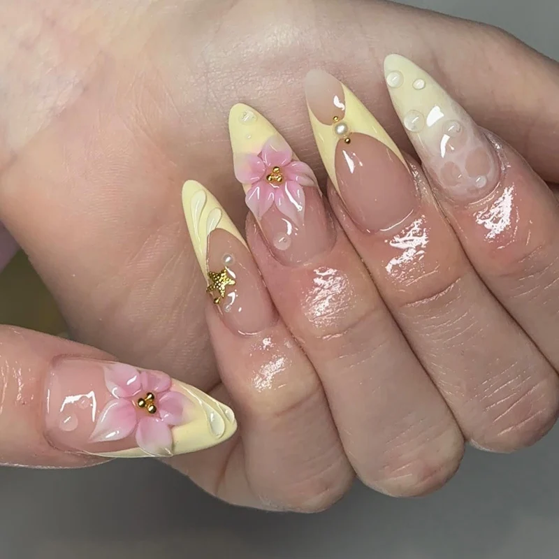 Artistic Press-On Nail Set with Floral Design Stornfield