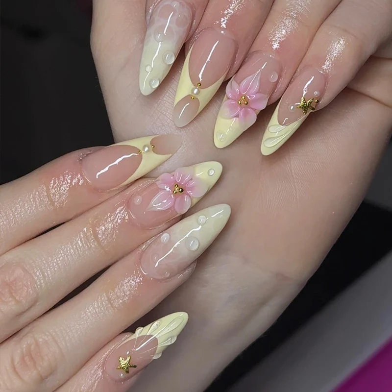 Artistic Press-On Nail Set with Floral Design Stornfield