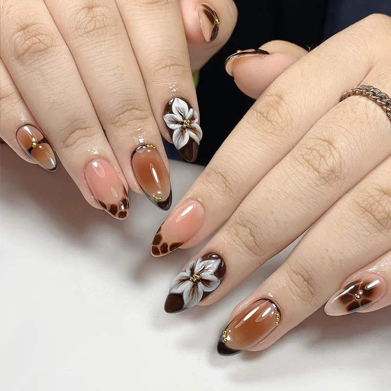 Artistic Press-On Nail Set with Floral and Color Block Design Stornfield