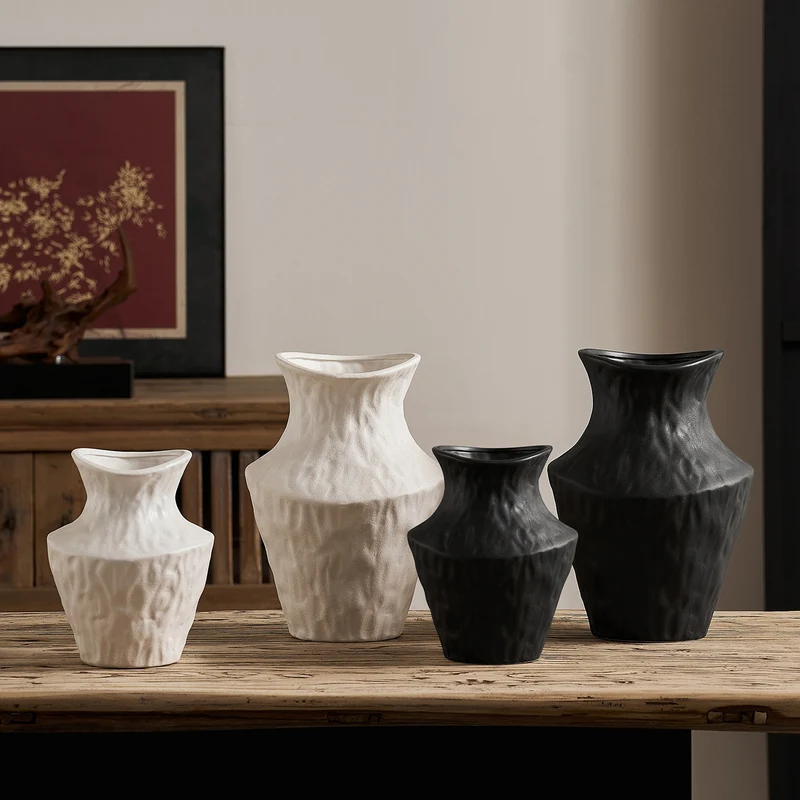Curved ceramic vase Stornfield