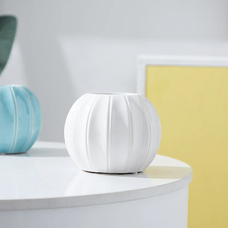 Decorative ceramic vase with modern ribbed design Stornfield
