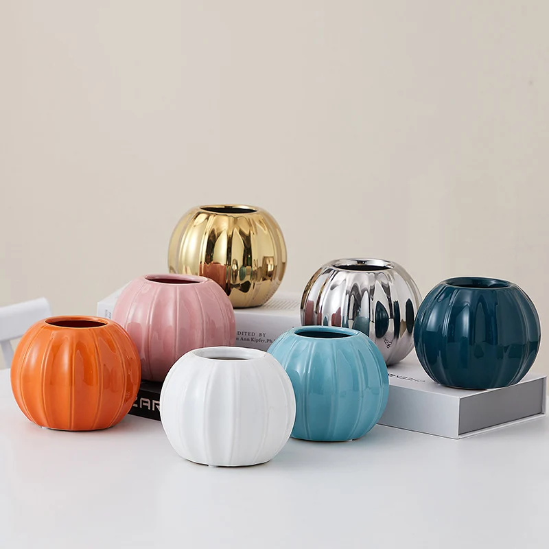 Decorative ceramic vase with modern ribbed design Stornfield