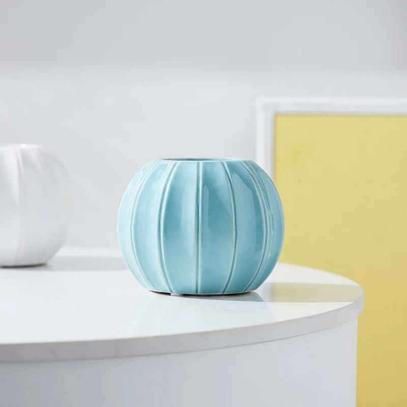Decorative ceramic vase with modern ribbed design Stornfield