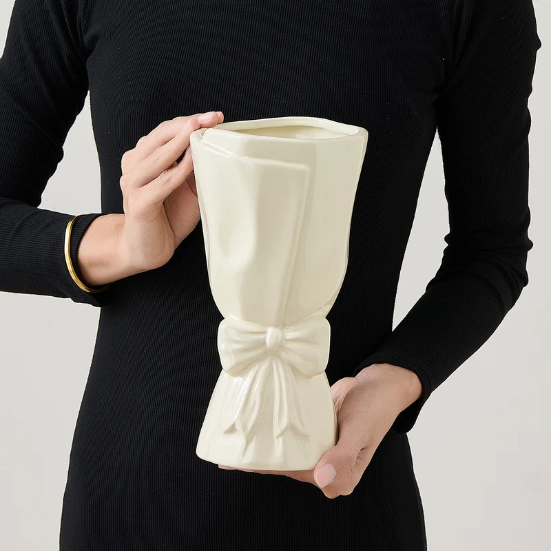 Elegant ceramic flower vase Stornfield