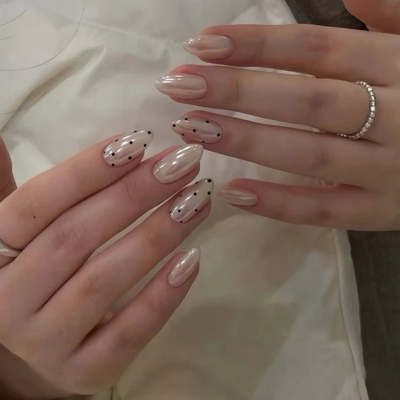 High-Quality Artificial Nails Stornfield