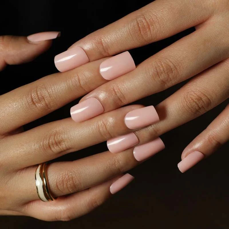 High-Quality Artificial Nails Stornfield