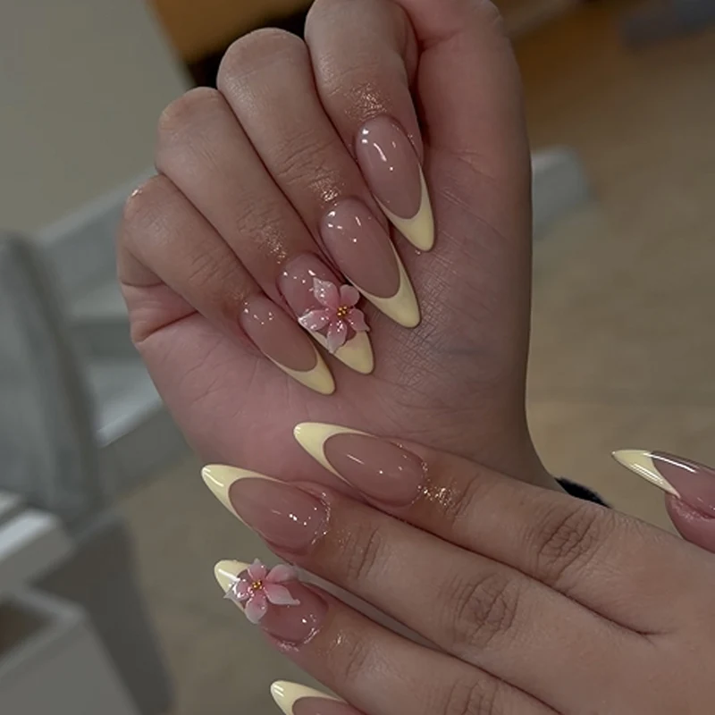 Glamorous stiletto nails with elegant star design Stornfield