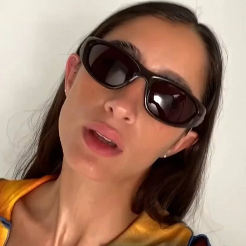 Dame sportlig solbrille med gummiert design Luvikno