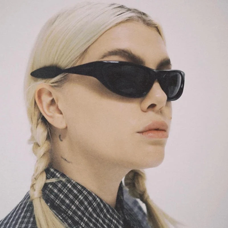 Dame sportlig solbrille med gummiert design Luvikno