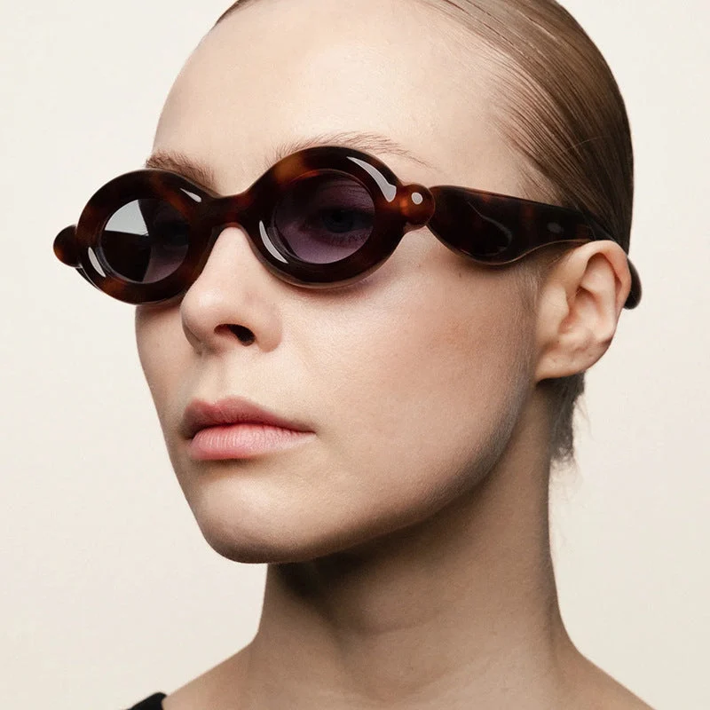 Dame solbrille i trendy retro-design med ovale glass Luvikno