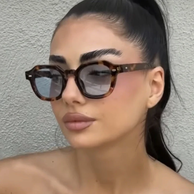 Dame solbrille i moderne design med polariserte linser Luvikno