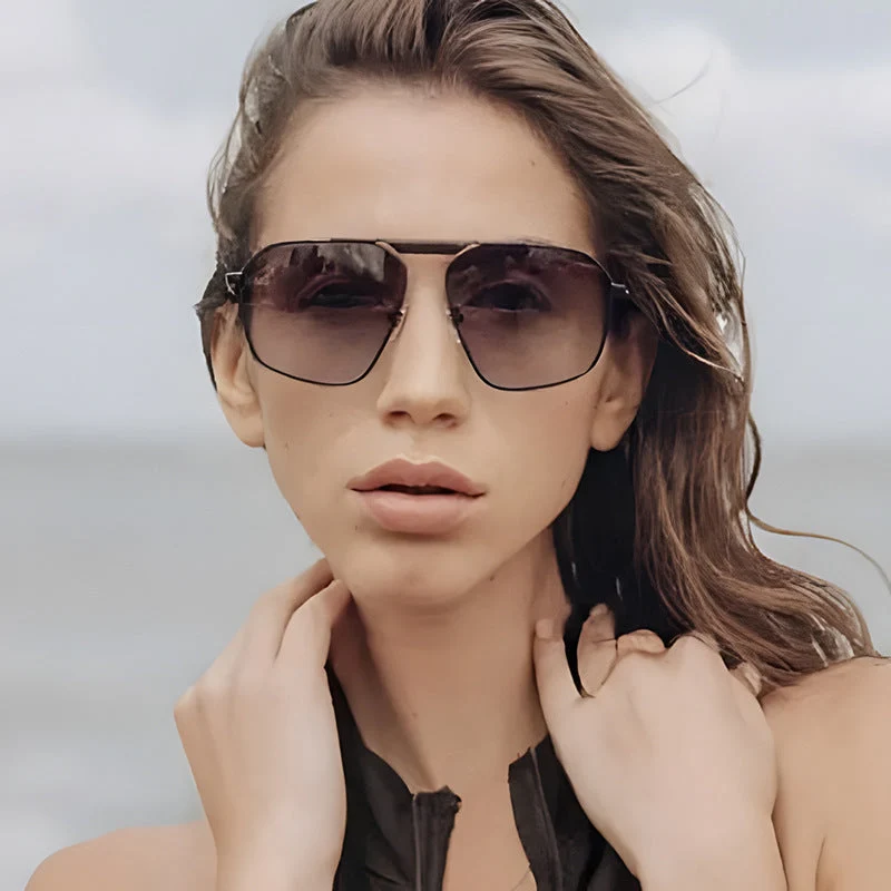 Dame solbrille i moderne, geometrisk design med robust metallramme Luvikno