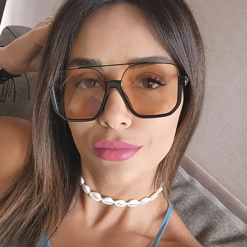 Dame kvadratisk solbrille med gjennomsiktig ramme og grønntonet glass Luvikno