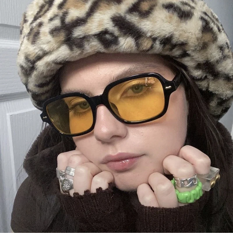 Dame kvadratisk solbrille med stilig og robust ramme Luvikno
