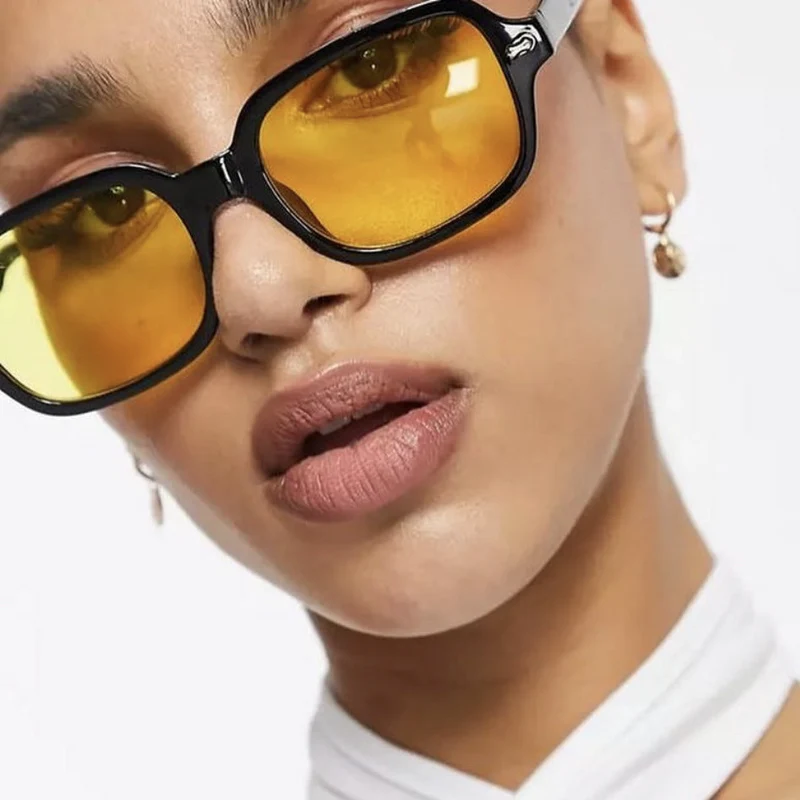 Dame kvadratisk solbrille med stilig og robust ramme Luvikno