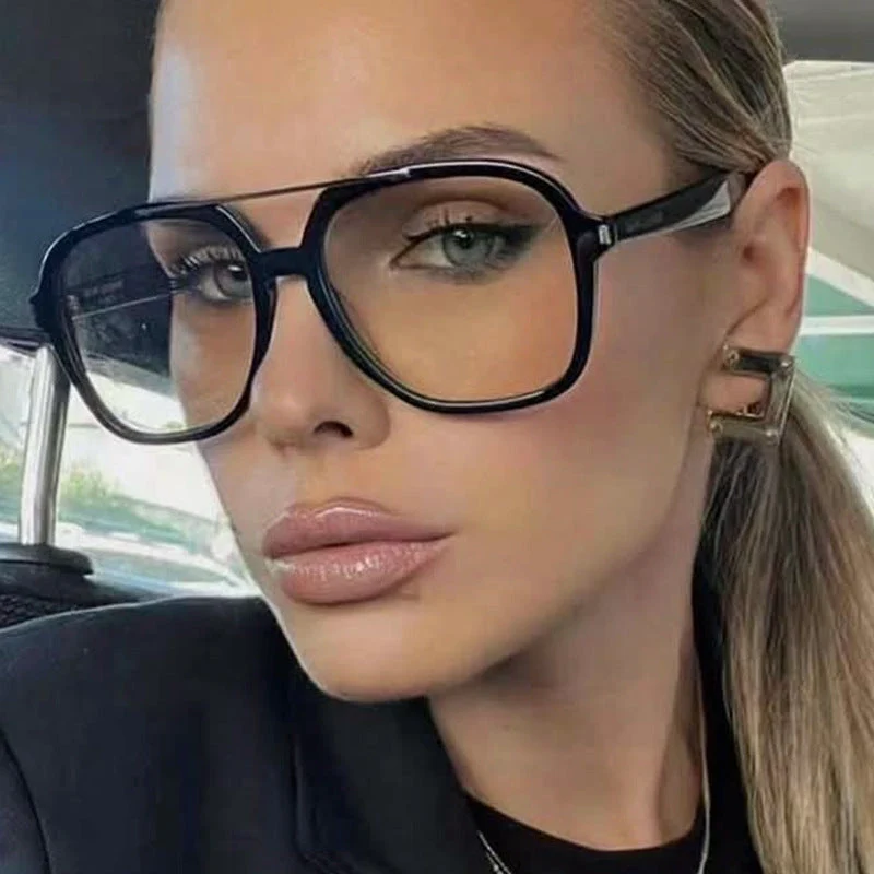 Dame kvadratisk solbrille med beskyttende UV-filter og elegant ramme Luvikno
