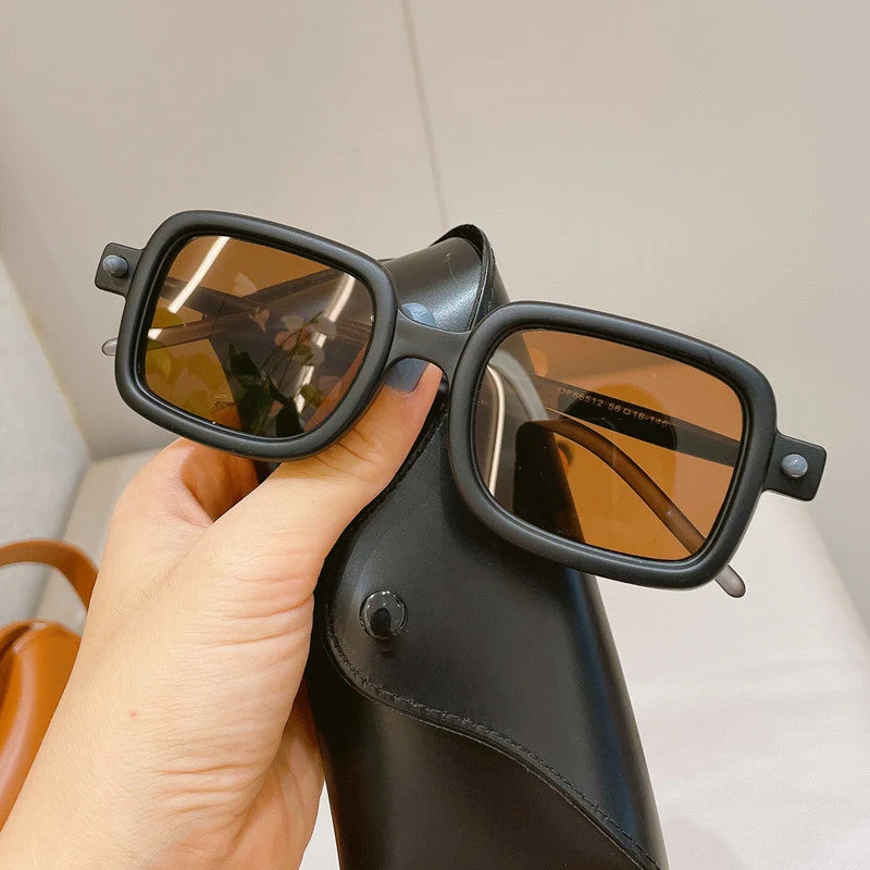 Dame kvadratisk solbrille med iøynefallende og moderne design Luvikno