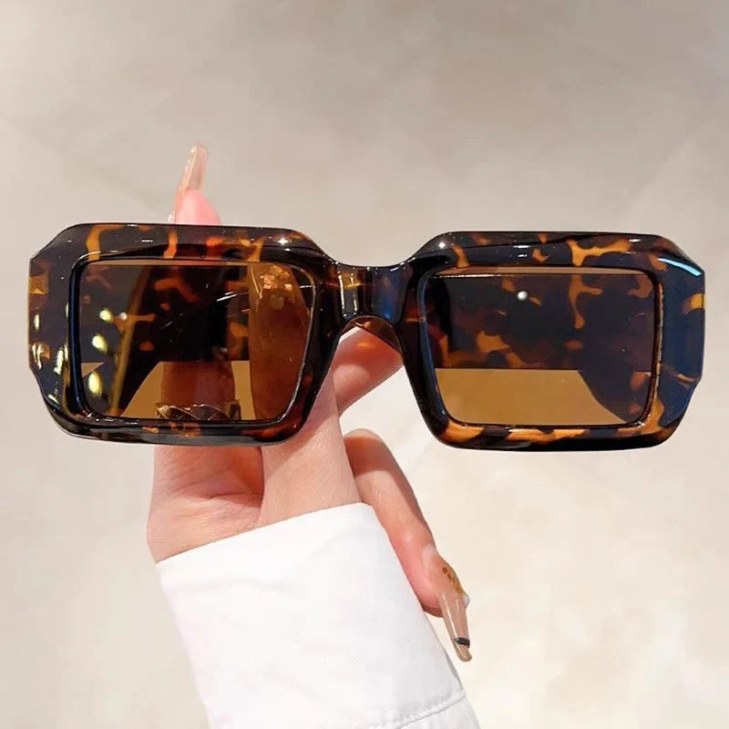 Dame oversized kvadratisk solbrille med moderne plastikkramme Luvikno