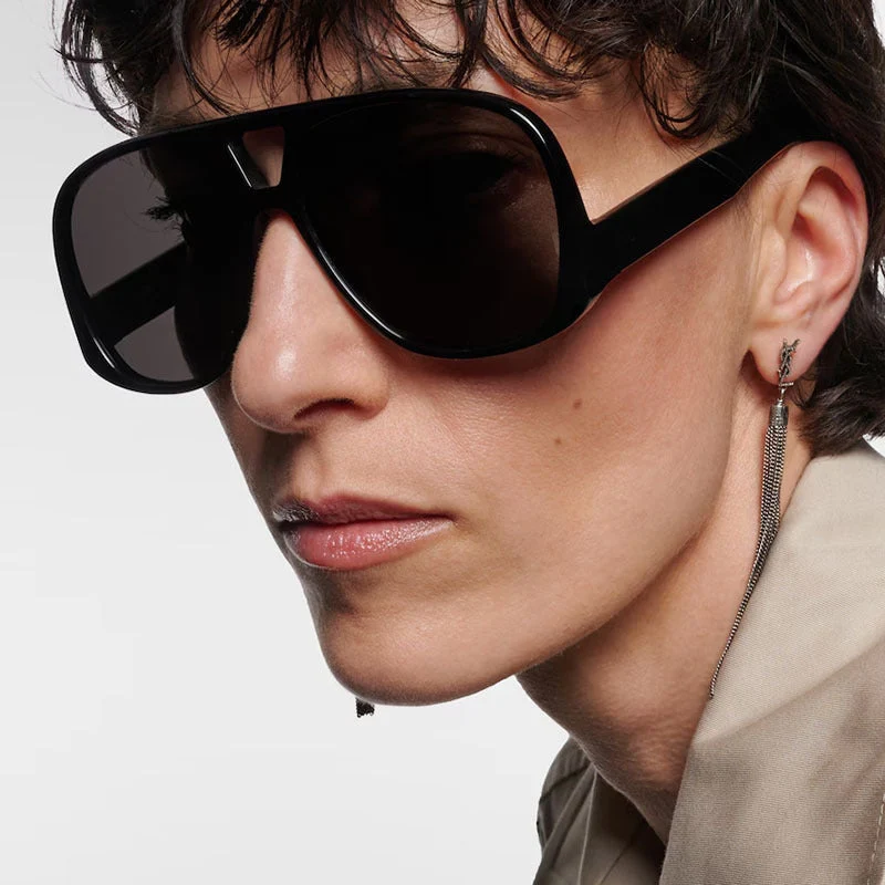 Dame moted sport-solbrille med robust ramme og UV-beskyttelse Luvikno