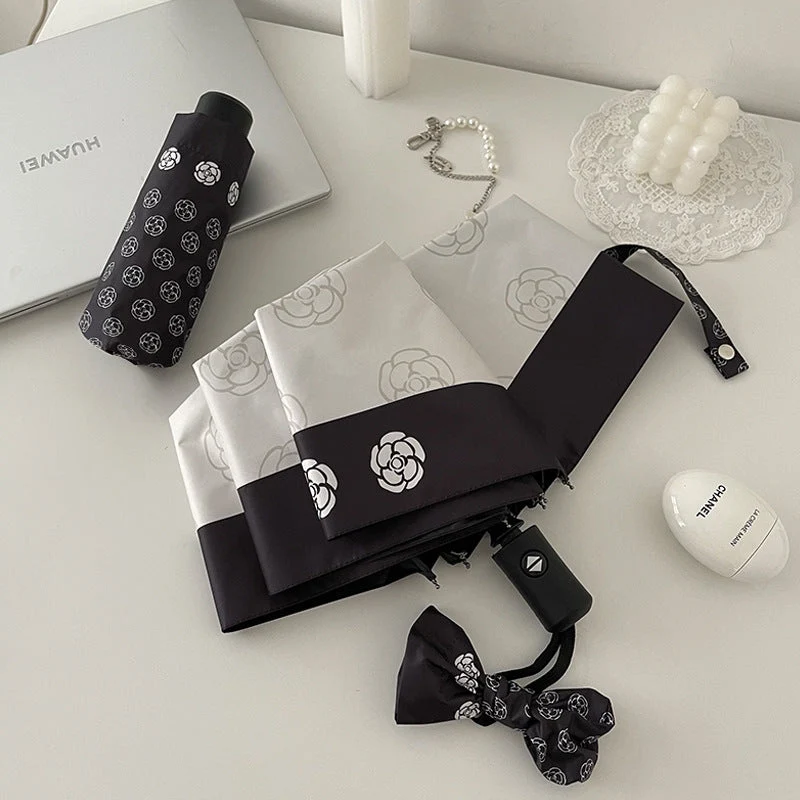 Dame elegant paraply med stilfullt blomsterdesign Luvikno