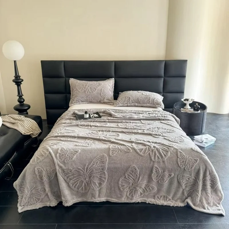 Dobbeltsidig avkjølende teppe med pustende kald effekt og 3D sommerfugl jacquard-design | Luvikno