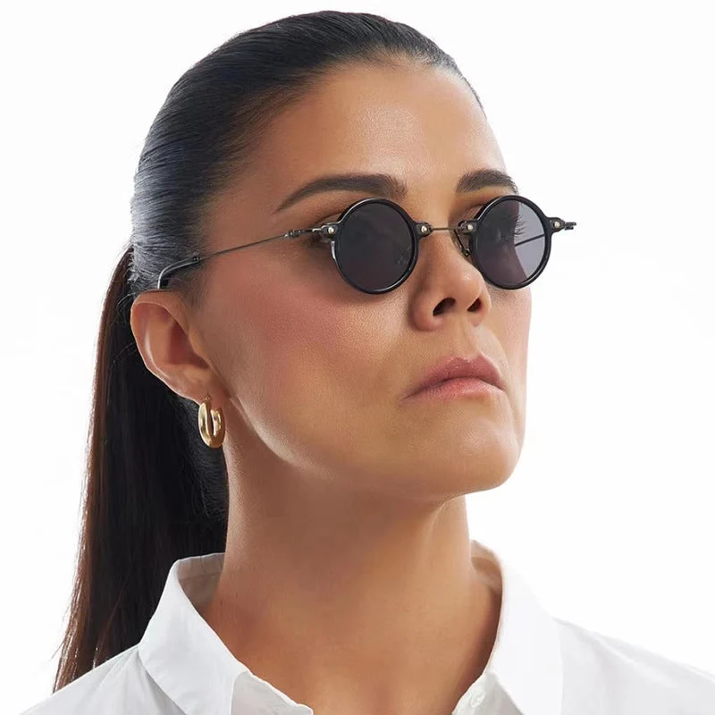 Damen moteriktig rund solbrille med stilig metallramme og polarisert glass Luvikno