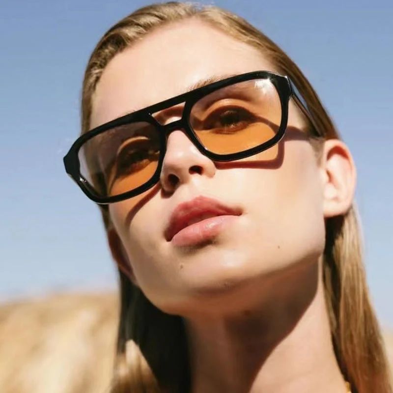 Dame moteriktig kvadratisk solbrille laget av transparent plast Luvikno