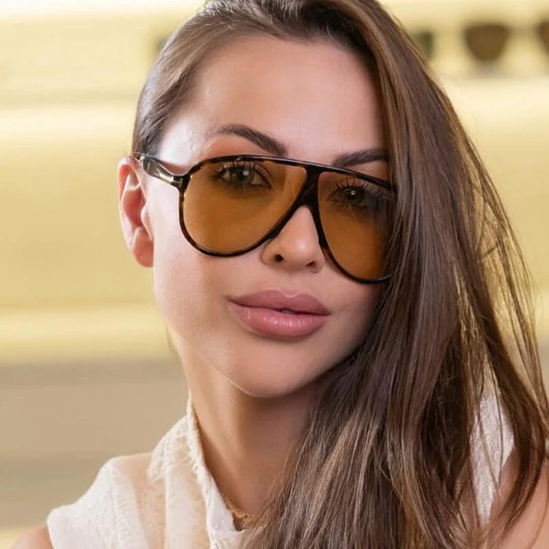 Dame moteriktig brille med stort trendy ramme Luvikno