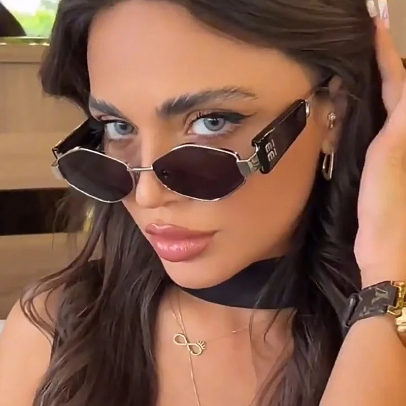 Dame geometrisk solbrille med moteriktig design og UV-beskyttelse Luvikno