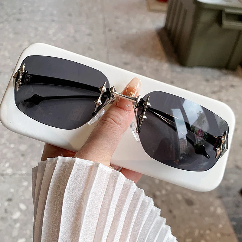 Damer designer-solbrille med utsmykkede detaljer Luvikno