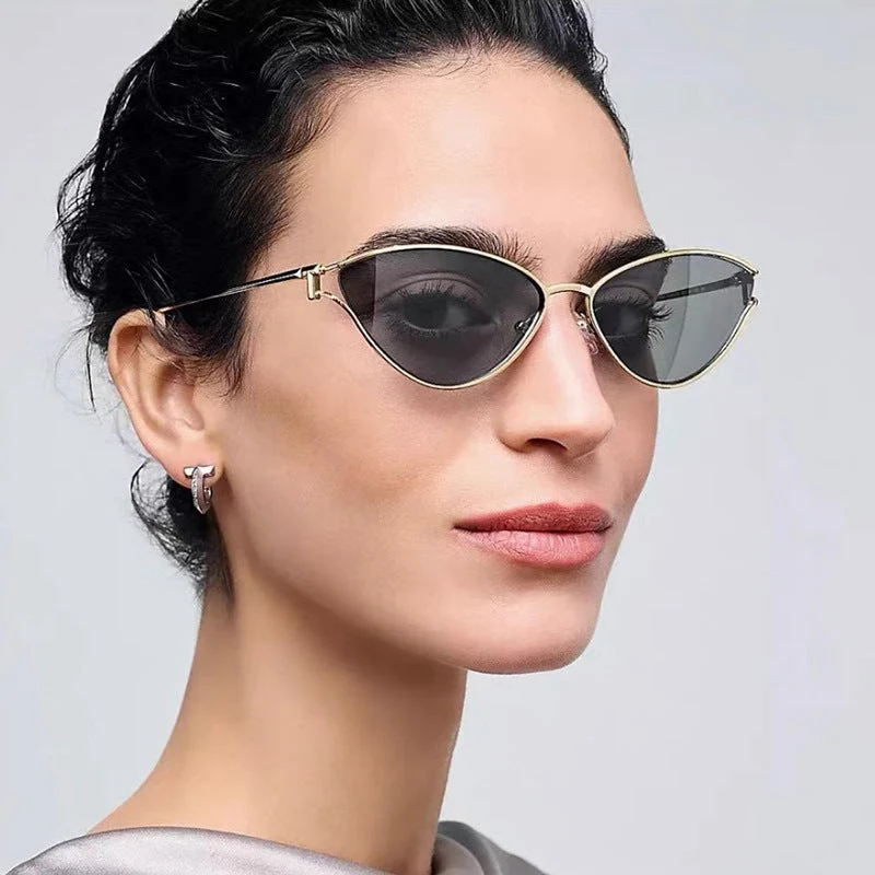 Dame Cat-Eye solbriller med beskyttende UV-filter og elegant metallramme Luvikno