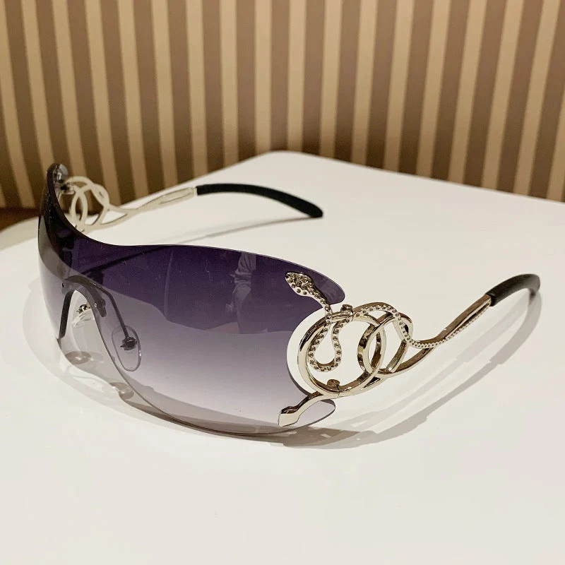 Dame futuristisk solbrille med lekent design Luvikno