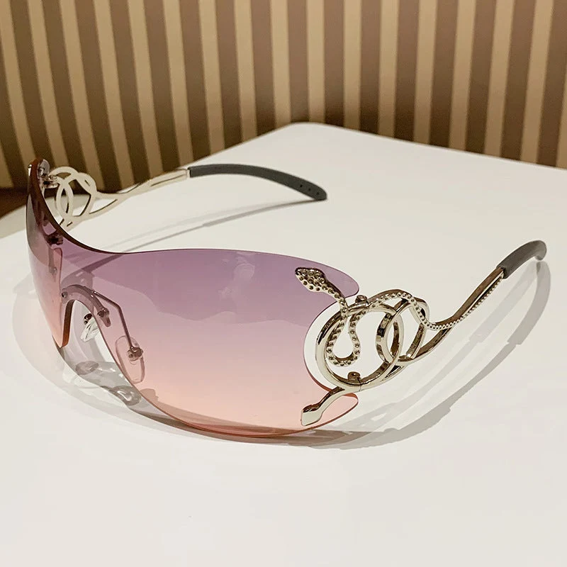 Dame futuristisk solbrille med lekent design Luvikno