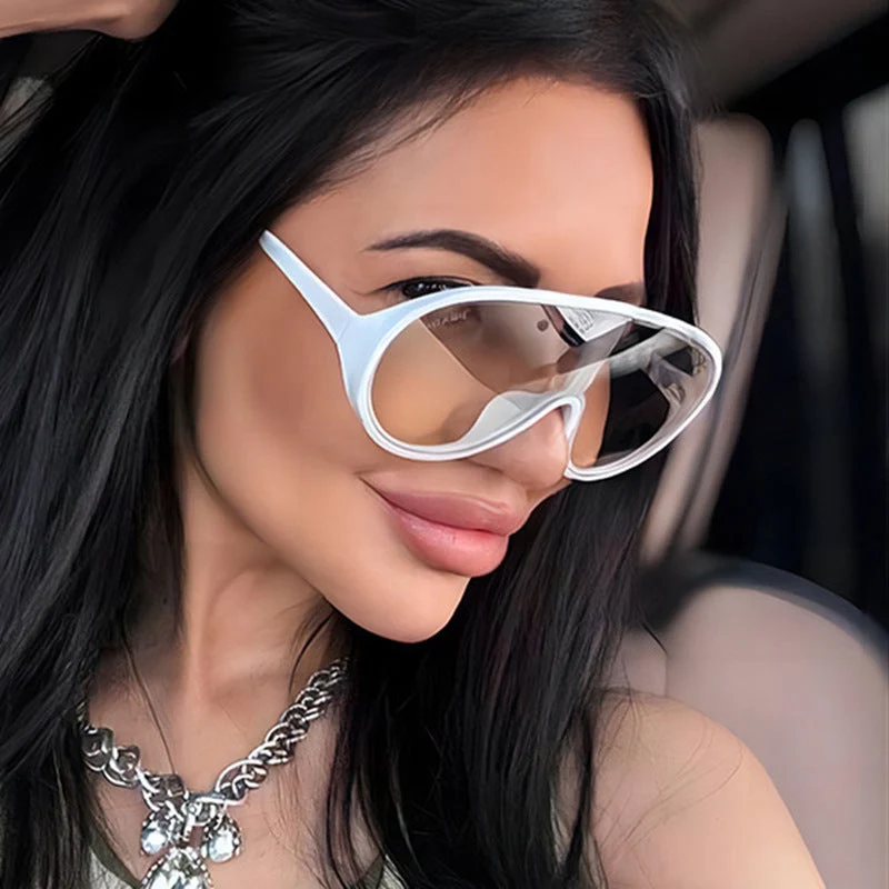 Dame futuristisk solbrille med store glass og ergonomisk ramme Luvikno