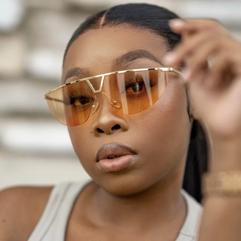 Dame futuristisk solbrille med beskyttende metallramme Luvikno