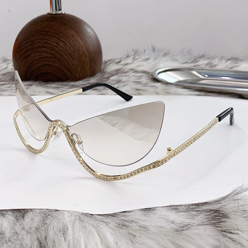 Damer ekstravagant formet Cat-Eye solbrille med glitrende applikasjoner Luvikno