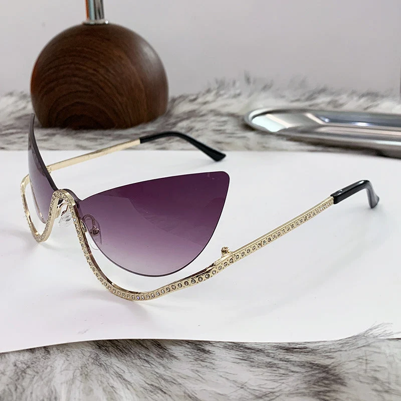 Damer ekstravagant formet Cat-Eye solbrille med glitrende applikasjoner Luvikno