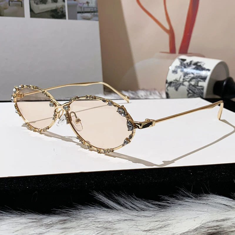 Dame eksklusiv solbrille med glitrende strass-dekor og elegant metallramme Luvikno