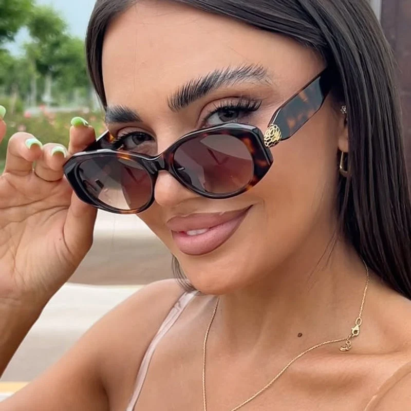 Dame elegant solbrille med stilige konturer Luvikno