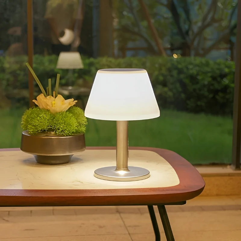 Stilig solbordlampe - SolarLuxe | Luvikno