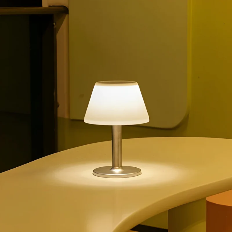 Stilig solbordlampe - SolarLuxe | Luvikno