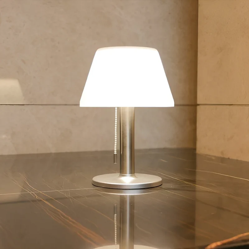 Stilig solbordlampe - SolarLuxe | Luvikno