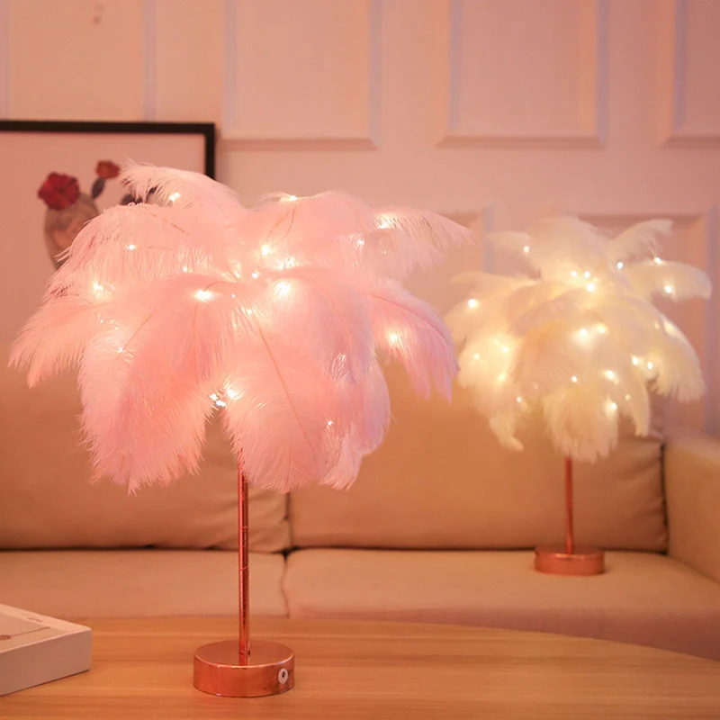 Ostrich Night Light | Eccentrisk Lampe med Fjær & Roségull Base | Luvikno