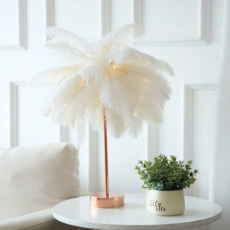 Ostrich Night Light | Eccentrisk Lampe med Fjær & Roségull Base | Luvikno