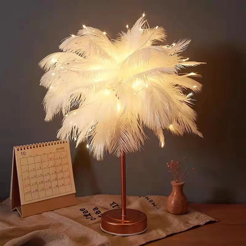 Ostrich Night Light | Eccentrisk Lampe med Fjær & Roségull Base | Luvikno