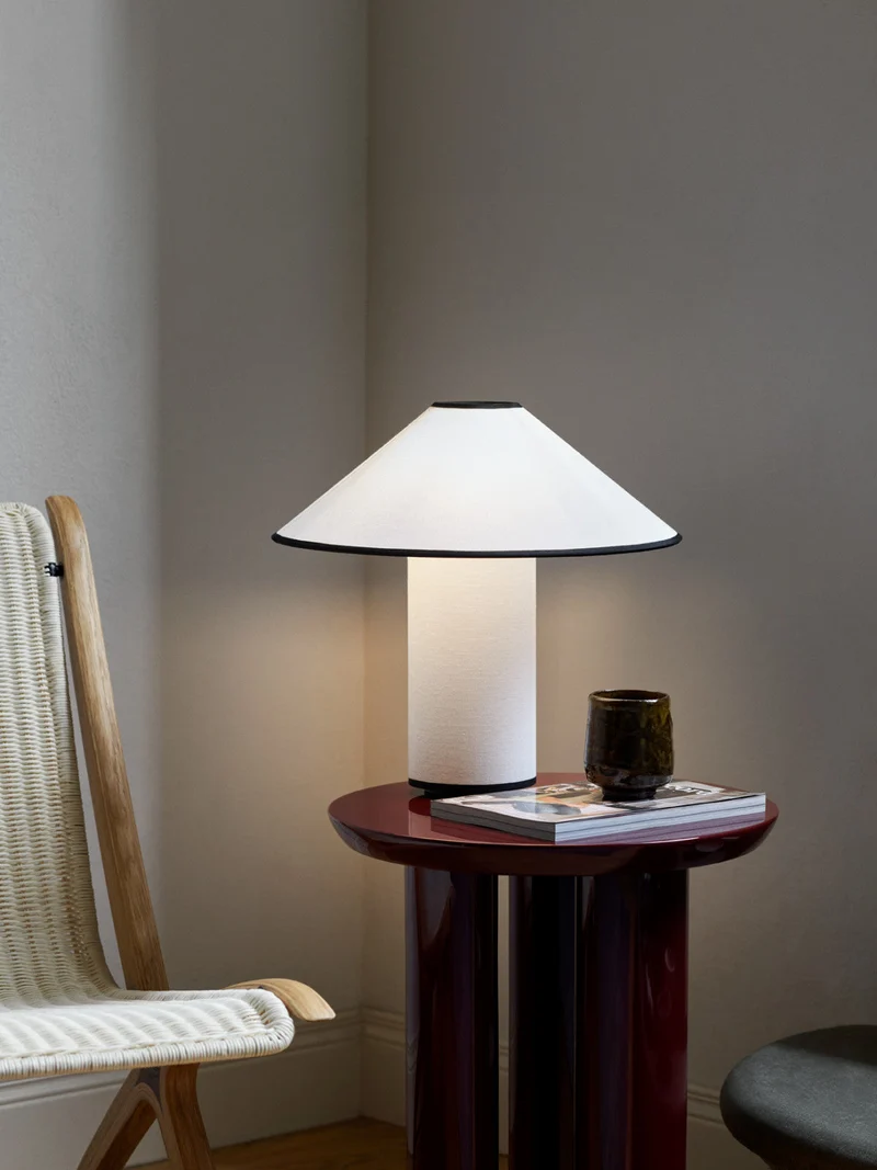 Bordlampe med tekstilskjerm – Lunara | Luvikno