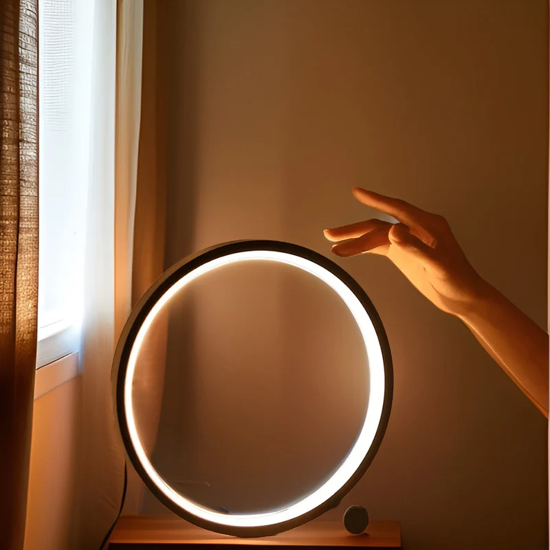 Minimalist Dimmbar Bordlampe - EclipseAura Lampe | Luvikno