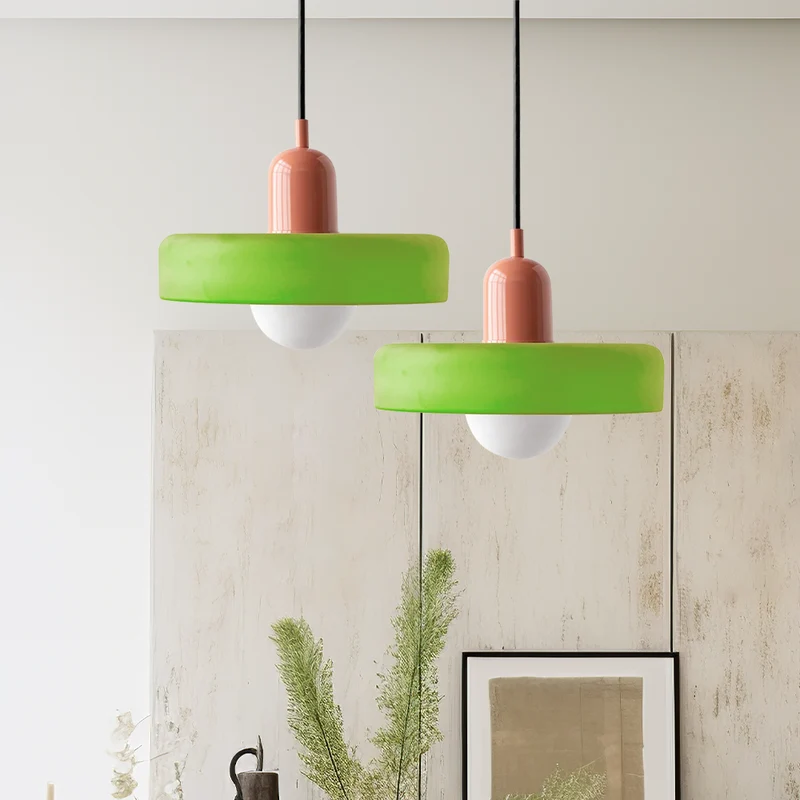 Farget glass pendellampe - BauLume | Luvikno