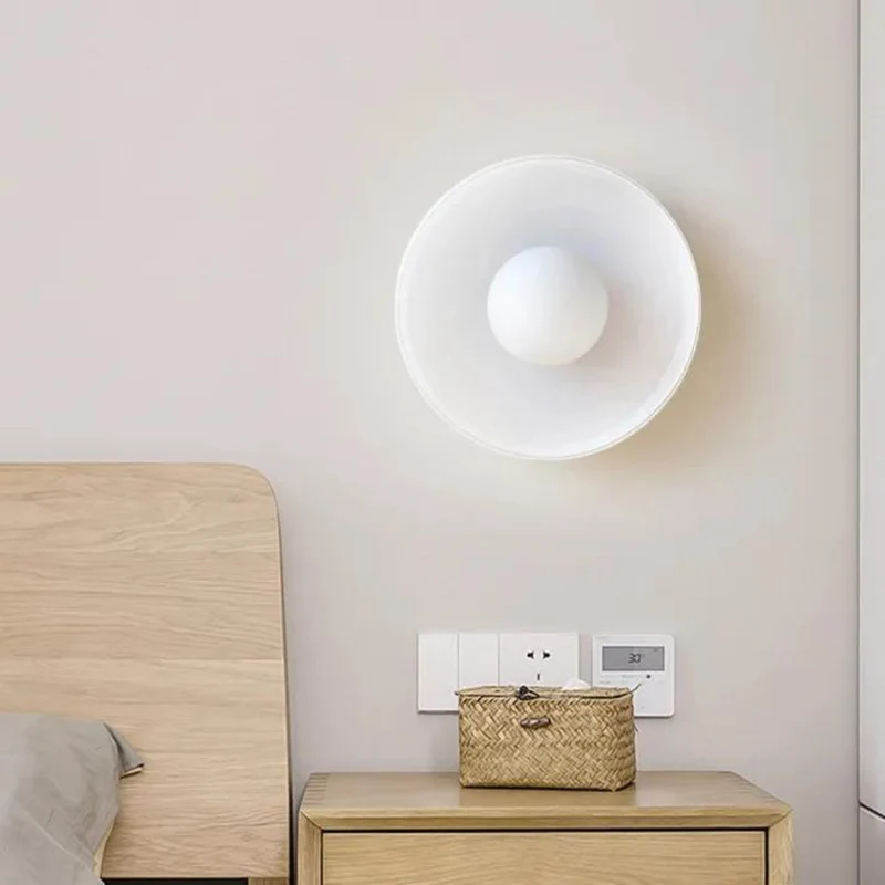 Rund Taklampe med Stilren Funksjonalitet - LumiSphere | Luvikno